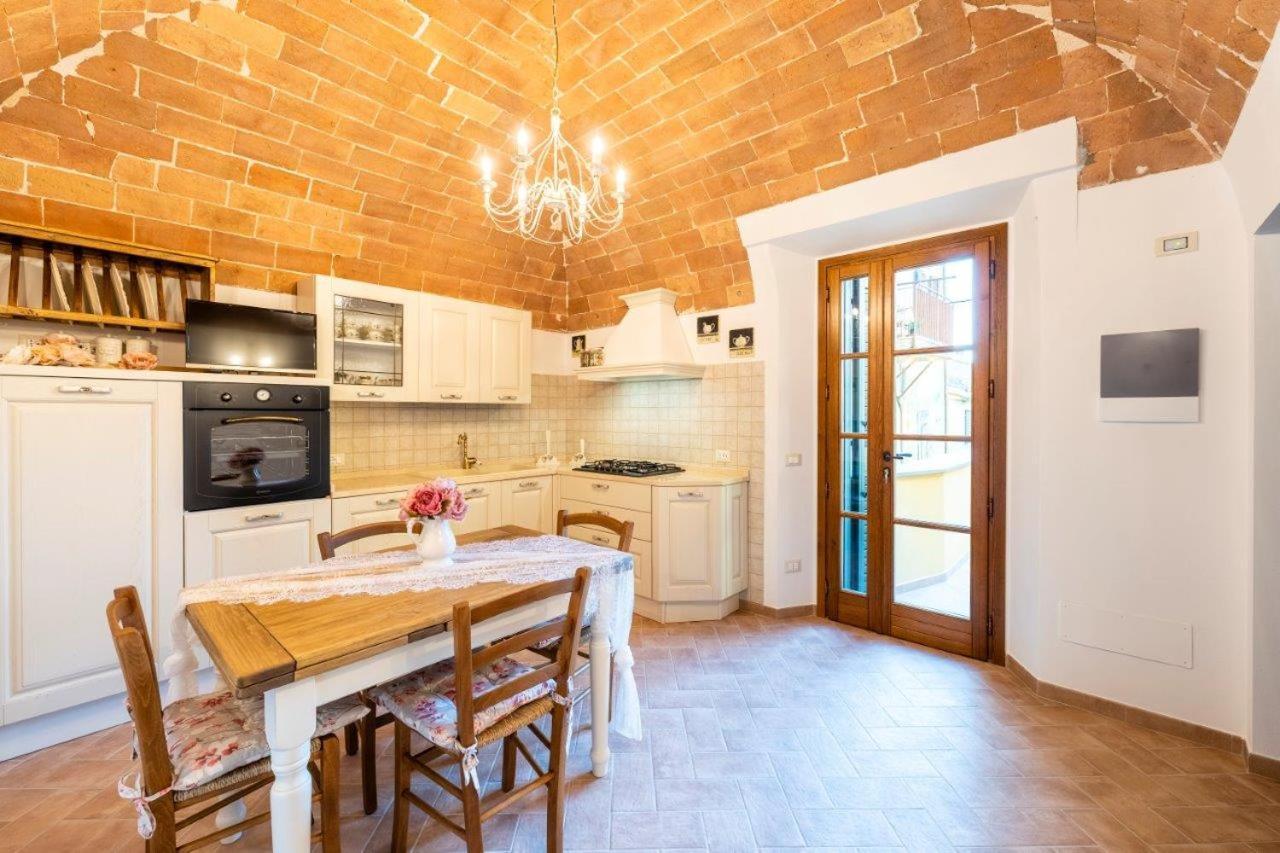 Lajatico Rentals - Terrazza Sul Tramonto Del Silenzio Bagian luar foto